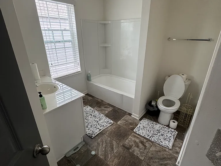 232 Maryland Ln — Photo 5