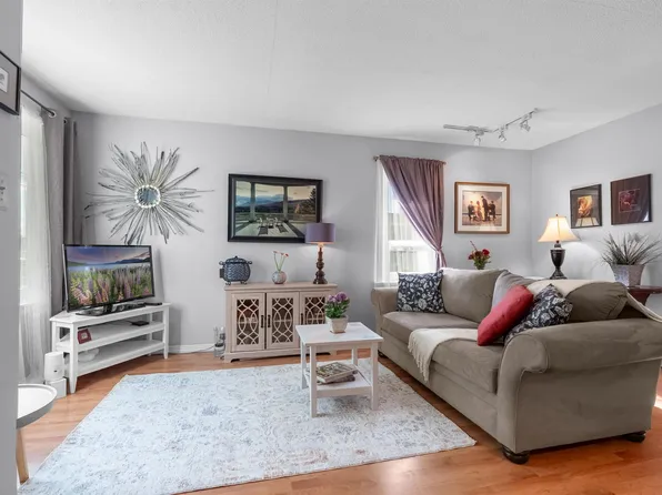 20283 Lorne Ave, Maple Ridge, BC V2X 1G2