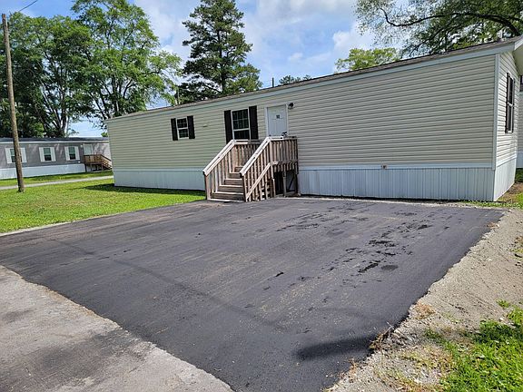 3rd image of 127 Hubert Blvd