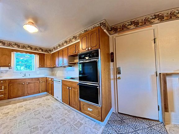 4th image of 1010 N G St