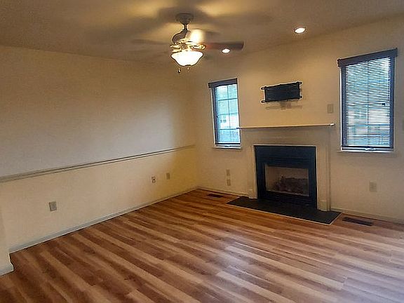 5th image of 46 N Chestnut Dr
