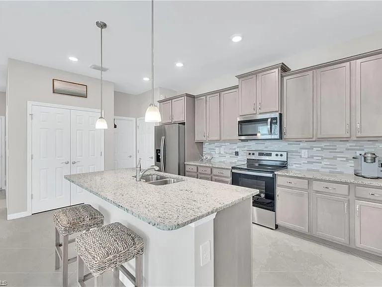1163 S Town And River Dr — Photo 12