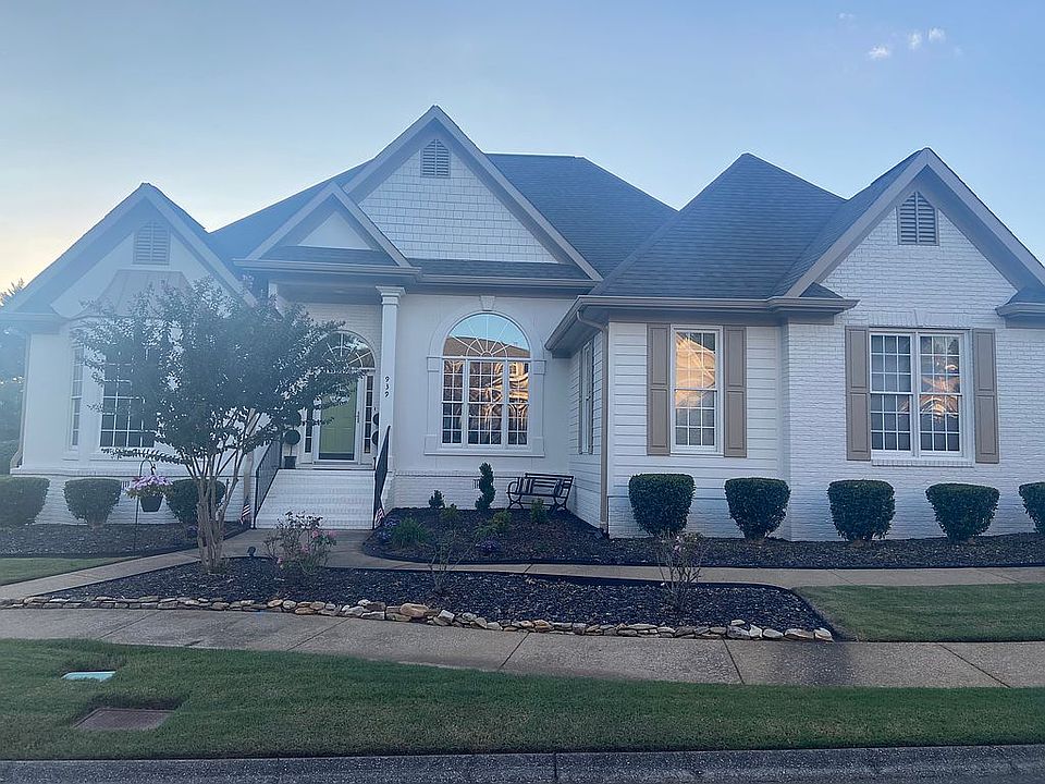 1st image of 939 Norfolk Green Cir