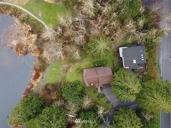 5th image of 43 Lake Louise Dr