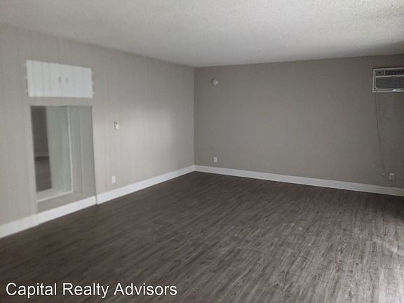 2nd image of 922 S Park Cir APT 1