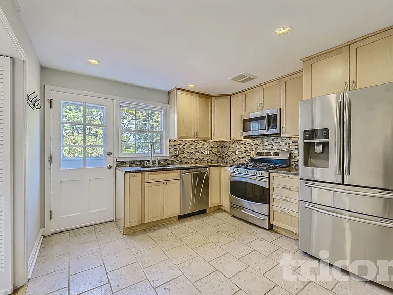 1432 Putty Hill Ave — Photo 5