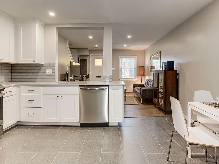 1169 Summit St NE — Photo 26