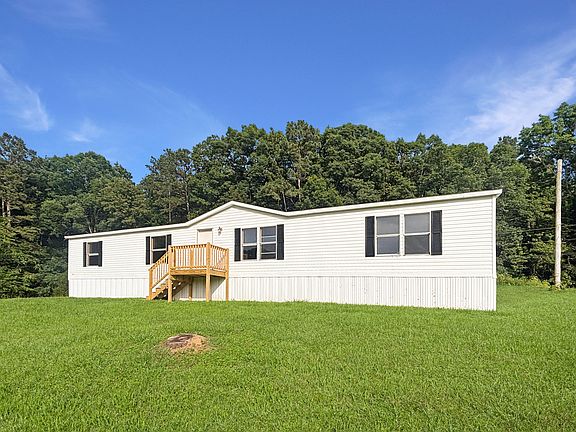 4th image of 979 Oak Manor Dr SE
