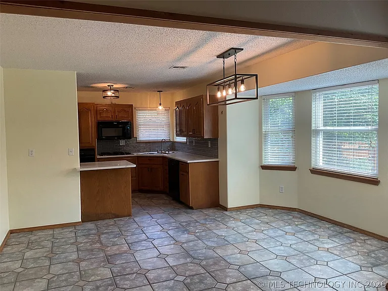 3209 Skylane Dr — Photo 6