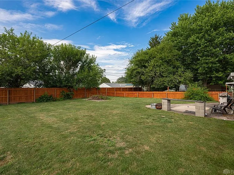 407 Heather St — Photo 12