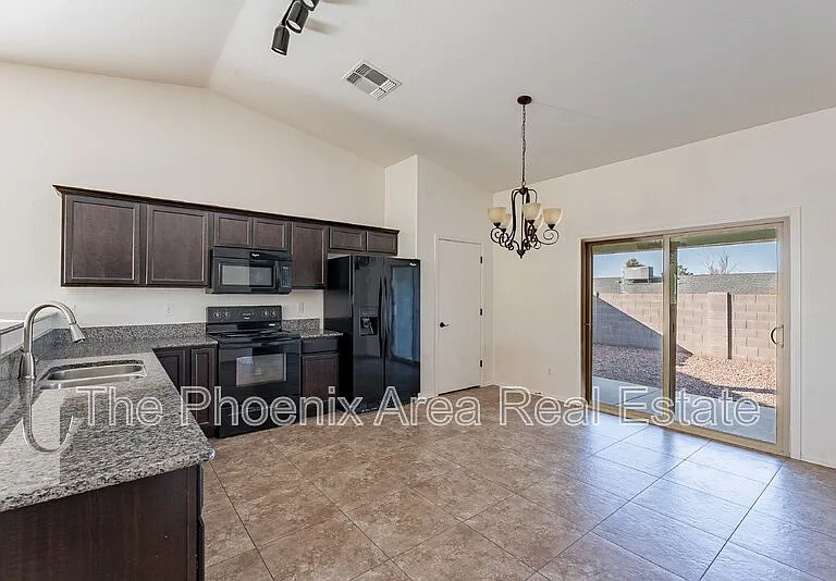 244 N Wesley — Photo 10