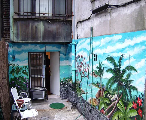 Rented by Perry Associates NYC Inc | media 28