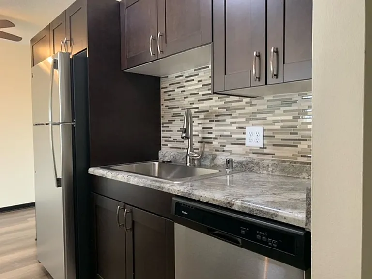Winnetka Village Apts — Photo 20