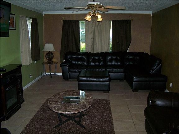 2nd image of 1201 E Windsor Dr