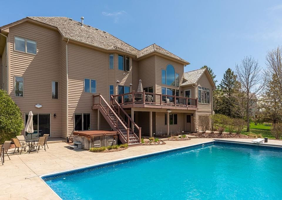 1st image of 2755 Countryside Dr W