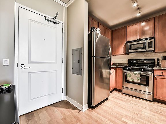 3rd image of 200 N Jefferson St APT 2305