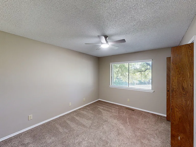 1275 N Gregg Ave — Photo 34