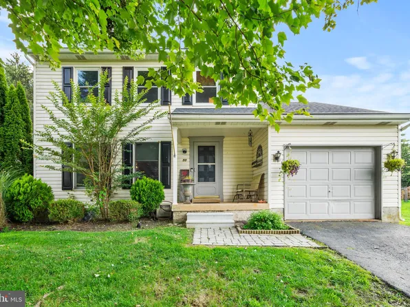 50 Nevin Dr, Honey Brook, PA 19344