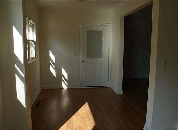 4th image of 837 Oliver St