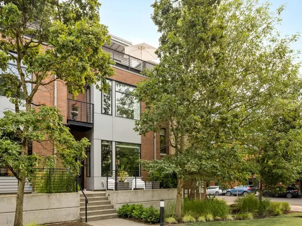 1636 NW Riverscape St, Portland, OR 97209