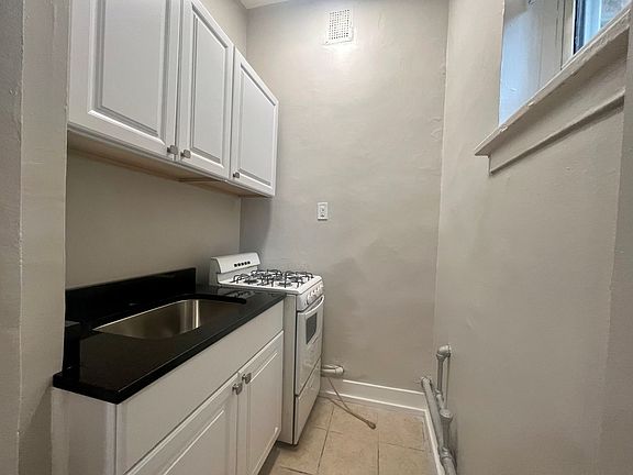 4th image of 6912 N Ashland Blvd #107