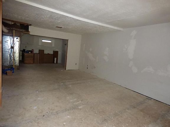 5th image of 583 S Highland Ave