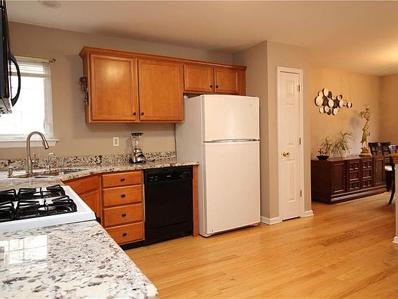 4th image of 4151 Rexford Dr