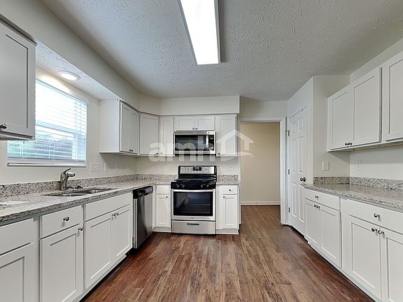 3rd image of 6287 Glenmont Dr