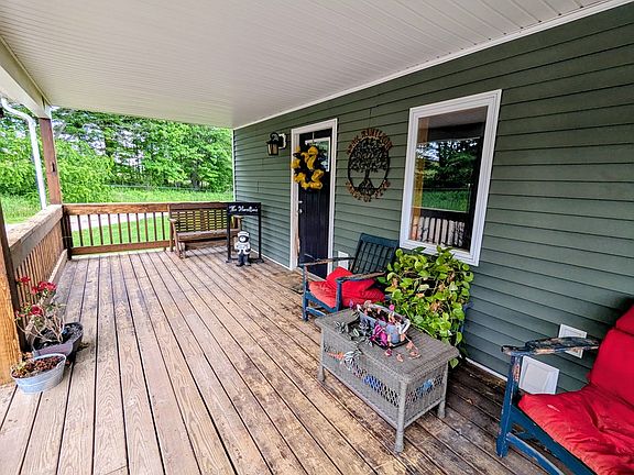 5th image of 127 Gee Hill Rd