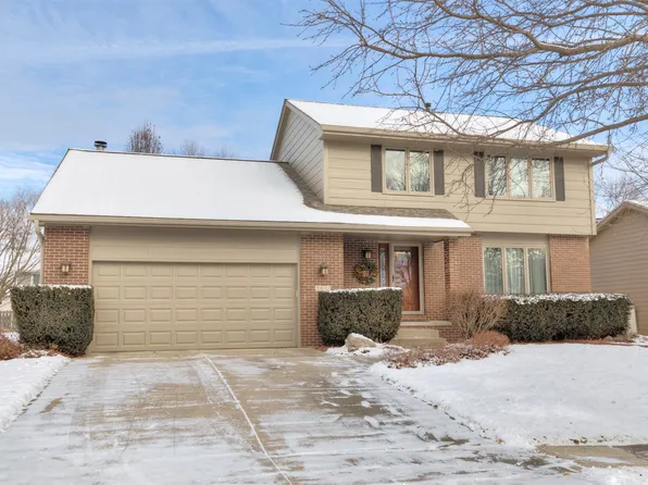 5813 Pleasant St, West Des Moines, IA 50266