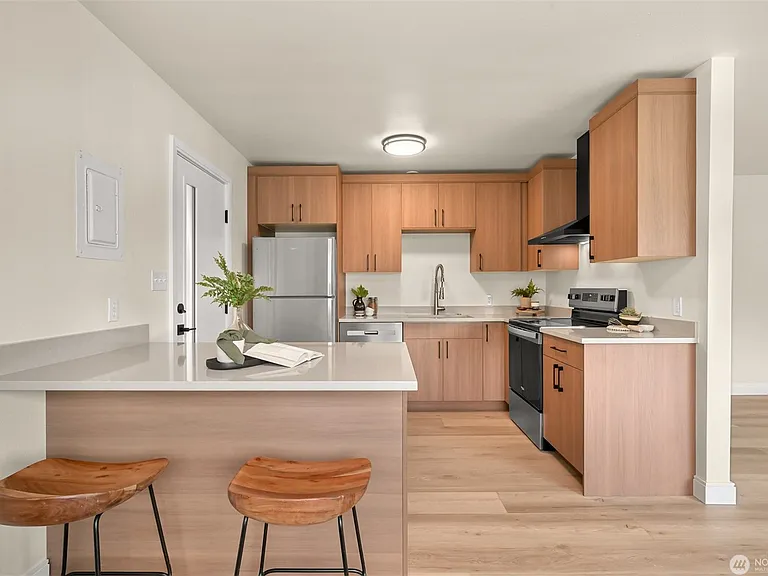 810 Irving St — Photo 14