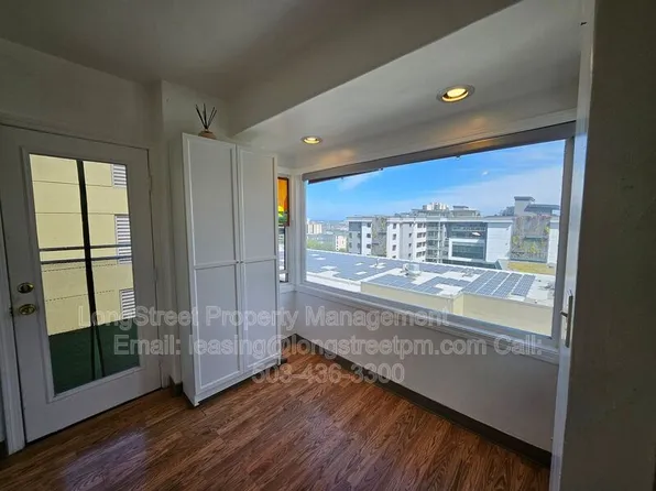 772 SW Broadway Dr APT 2A, Portland, OR 97201