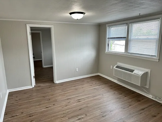 308 E Walnut St