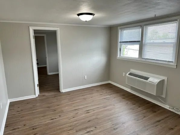 308 E Walnut St