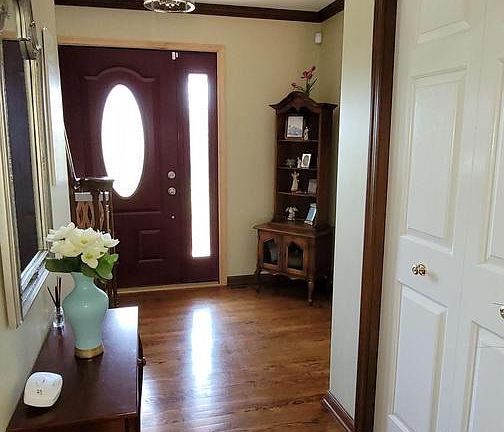 3rd image of 110 Loretta Ln