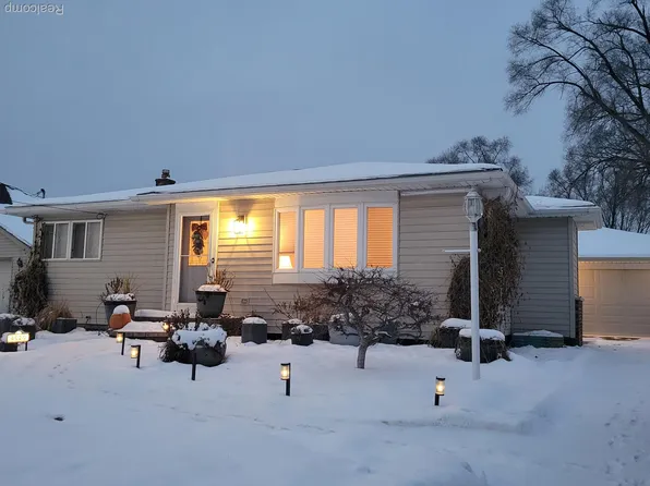 4620 Midland Ave, Waterford, MI 48329