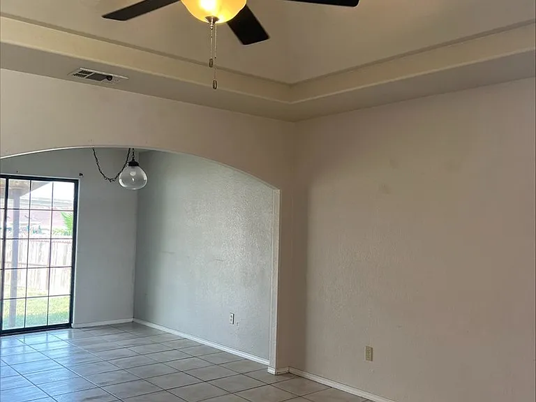 3437 Cole St — Photo 5