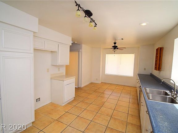 3rd image of 3713 Calumet Farm Cir