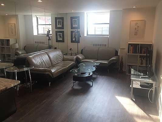 3rd image of 150 W 51st St APT 1807