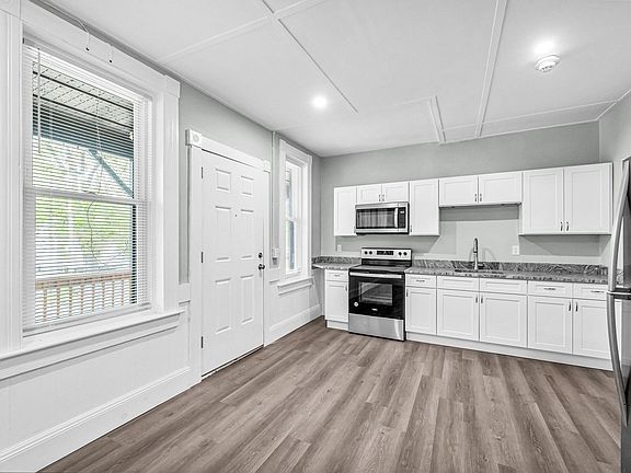 4th image of 76 Maple St