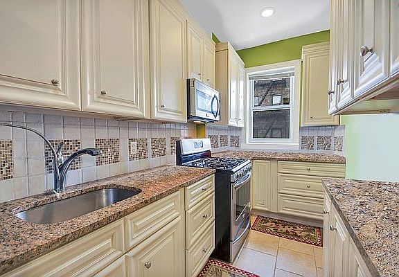 5th image of 10 Saint Andrews Pl #1
