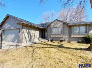 3220 Richard Ct, Lincoln, NE 68521