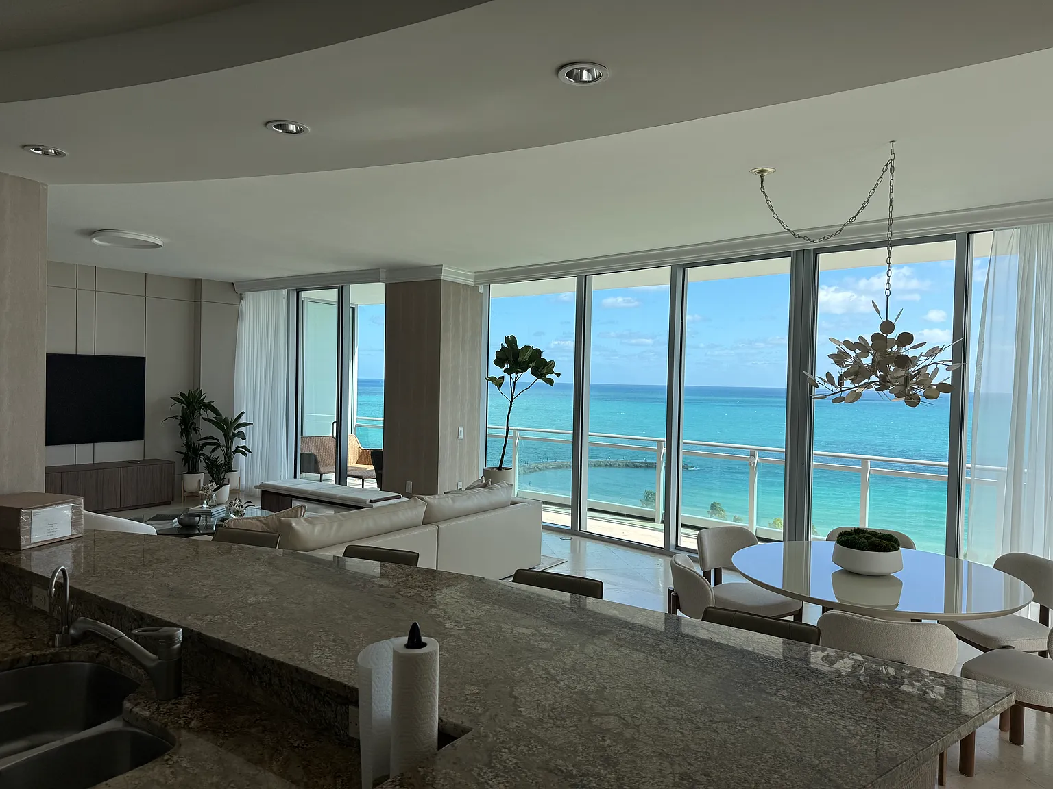 2 bed, 2136 sqft, $22,000 — Photo 1