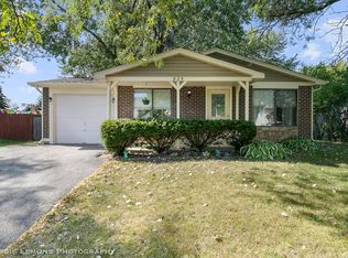 925 Camden Ln, Aurora, IL 60504