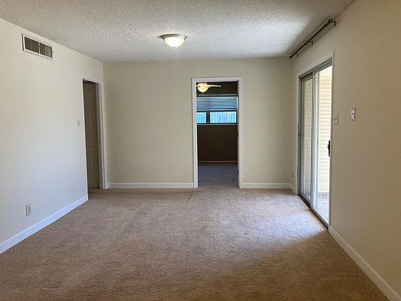 5th image of 224 N Oxford Dr