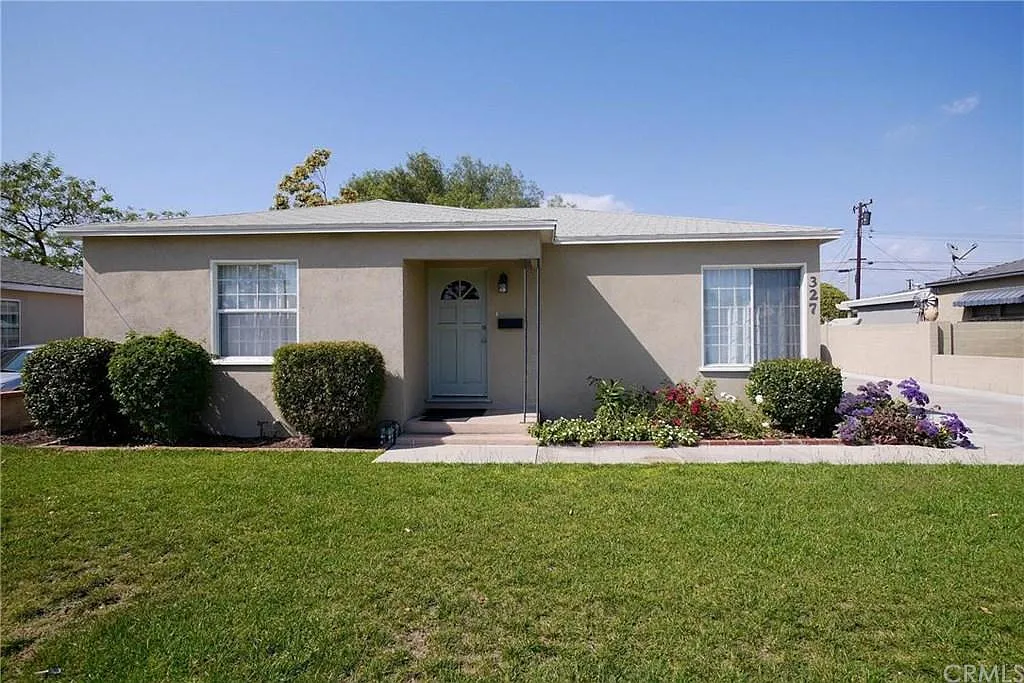 4 bed, 1376 sqft, $4,900 — Photo 1