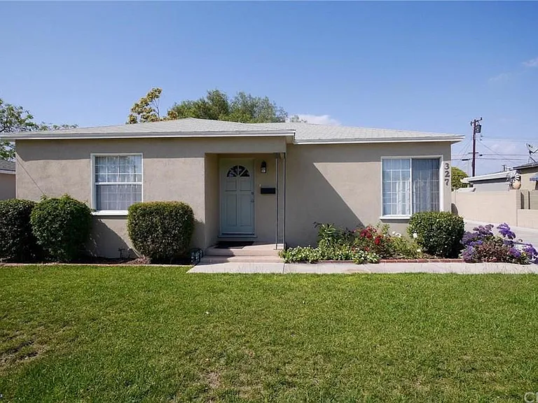 327 E Collins Ave — Photo 1