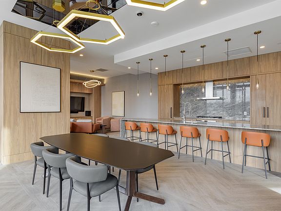 3rd image of 2108 Gilmore Ave #6403