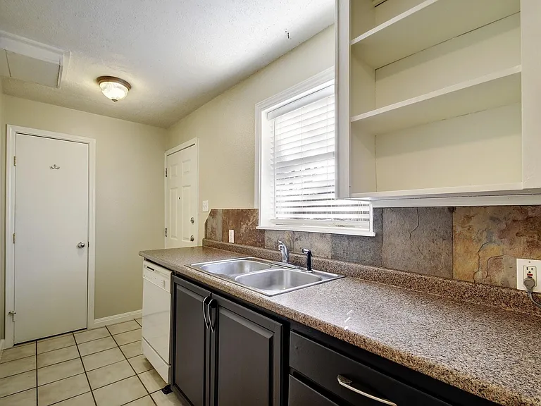 1704 E M Franklin Ave #C — Photo 7