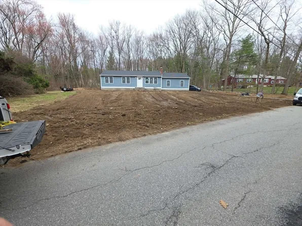 8 Galloway Rd, Chelmsford, MA 01824